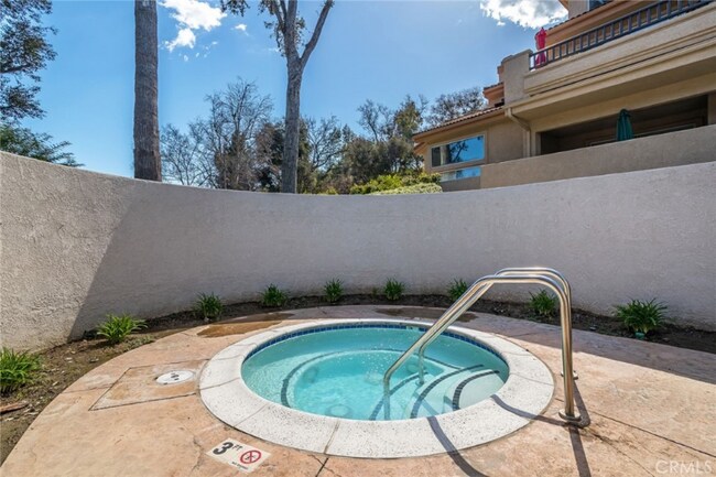 Foto del edificio - 25855 McBean Pkwy