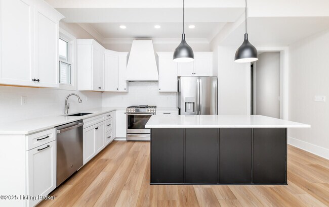 Building Photo - 6100 Passionflower Dr