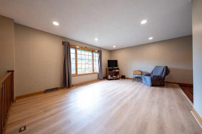 Building Photo - 3108 Country Wood Dr