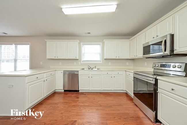 Building Photo - 455 Woodbyne Dr
