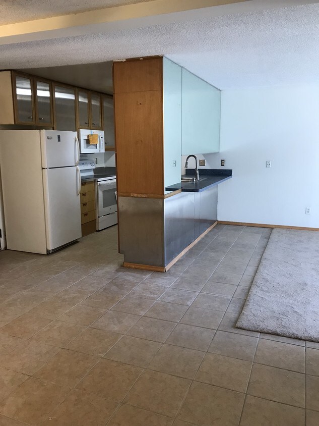 8308 Regents Rd, San Diego, CA 92122 Condo for Rent in San Diego, CA