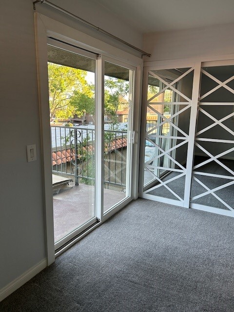 Building Photo - 1586 Border Ave