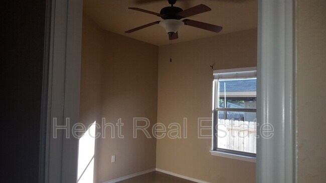 Foto del edificio - 1045 Carolyn Cove