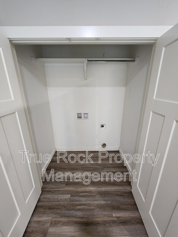 Building Photo - 417 E 13th St