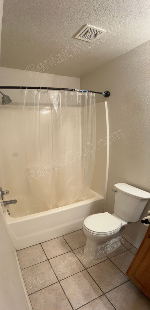 Photo - Charming 3 bed with spacious back yard. House