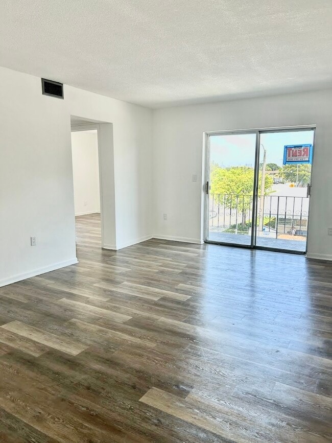 Foto del edificio - 5100 W Flagler St