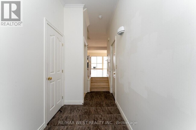 Building Photo - 114 Brown St