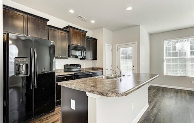 Foto del edificio - 3 Bedroom 2.5 Townhome available now
