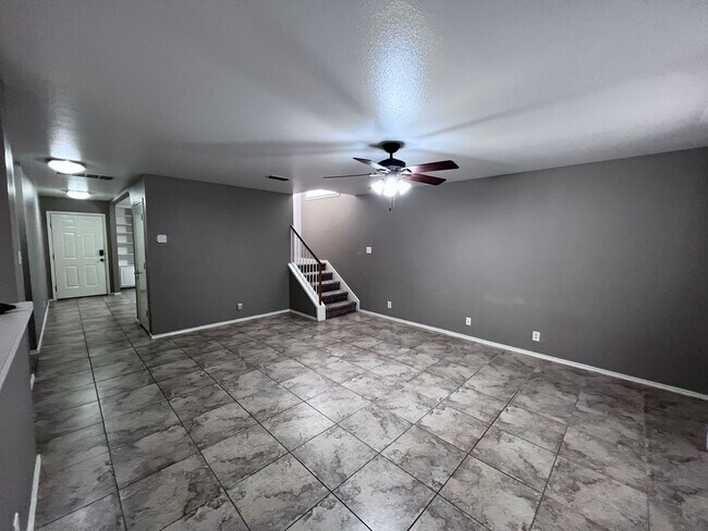 Foto del edificio - View this home today!