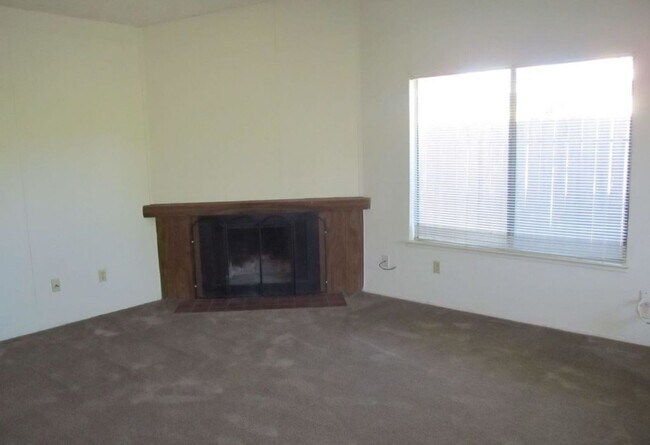 Building Photo - Beautiful 3/2 in Sacramento!