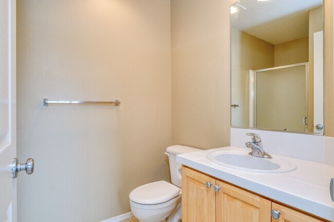 Foto del edificio - Spectacular 3 Bedroom, 3.5 Bathroom Townhome in Scenic Arbor Station.