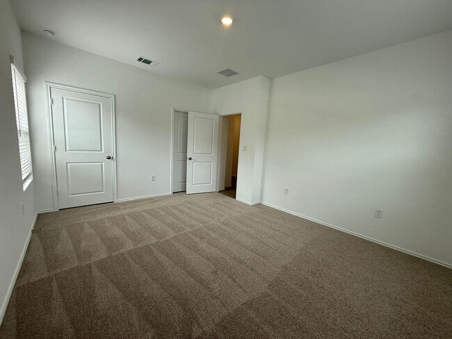 Building Photo - 519 Vantage Dr