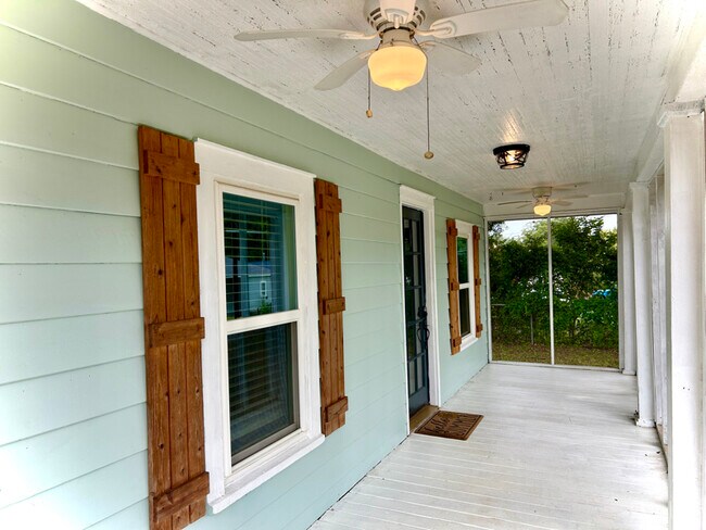 Building Photo - 917 Laye St