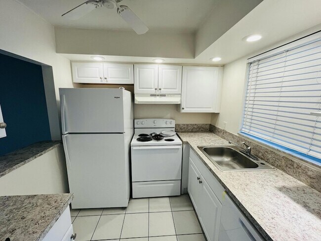 Foto del edificio - 9911 SW Sandalfoot Blvd
