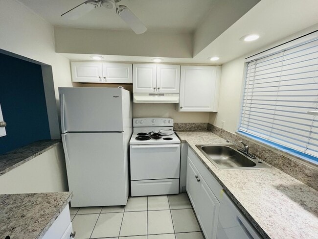 Photo - 9911 SW Sandalfoot Blvd Apartment