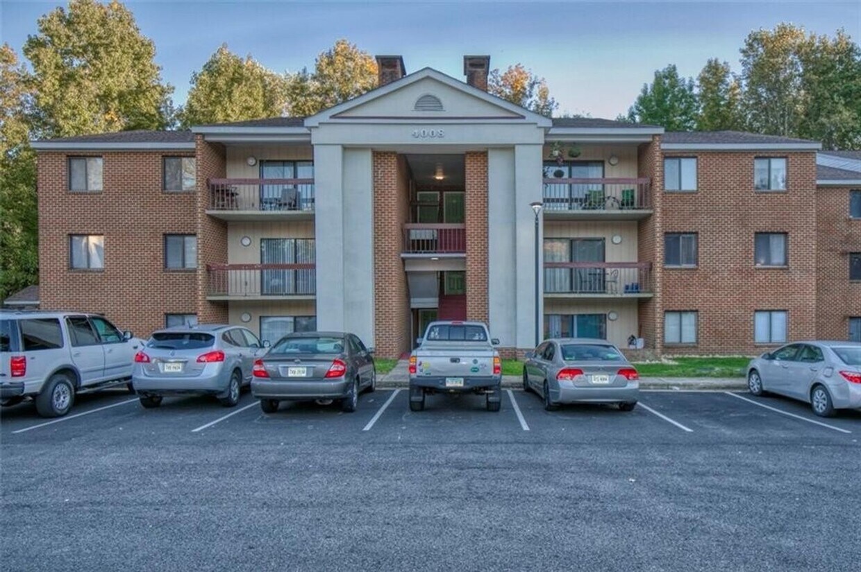 Foto principal - 2 bedroom/ 2 full bathroom- Governor's Square