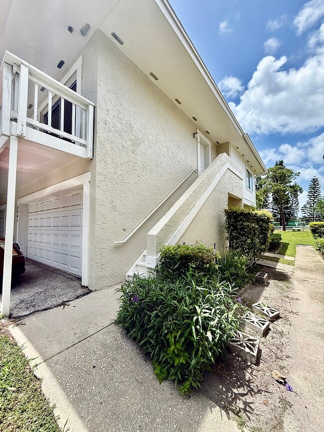Building Photo - 2941 Bough Ave