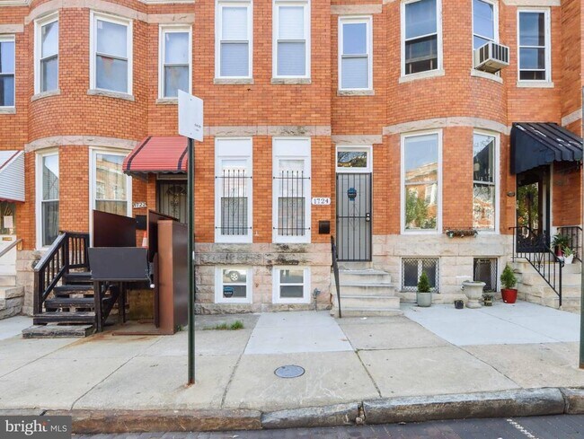 Building Photo - 1724 N Payson St