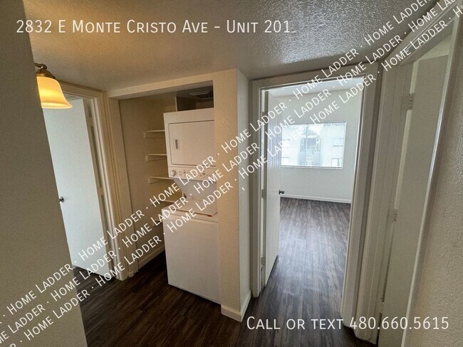 Building Photo - 2832 E Monte Cristo Ave - Unit 201 - Palom...
