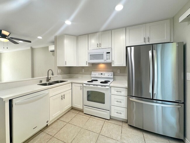 Building Photo - Charming 2BD/1BA Home in San Carlos W/ A/C...