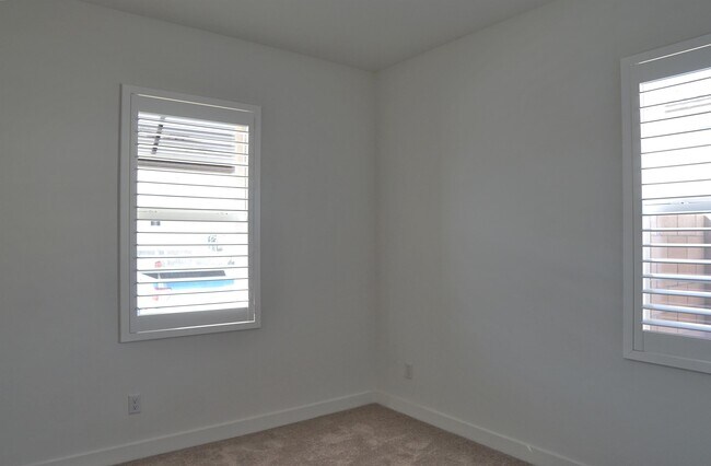 Building Photo - 73528 Cierra St