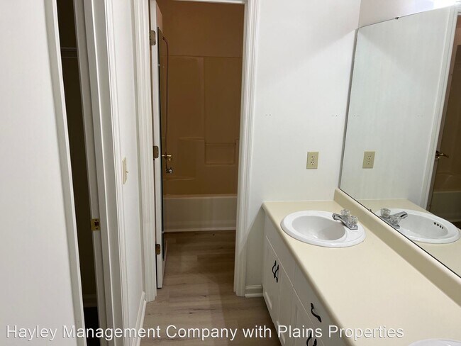 Building Photo - 3 br, 2 bath House - 2015 Henderson