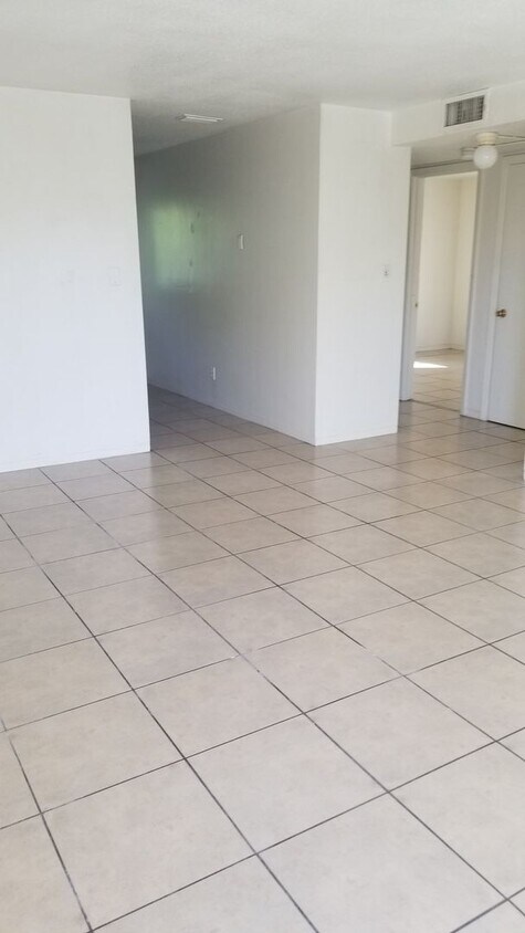 Foto principal - RENT REDUCTION!! 2 bed 1 bath Apartment Wa...