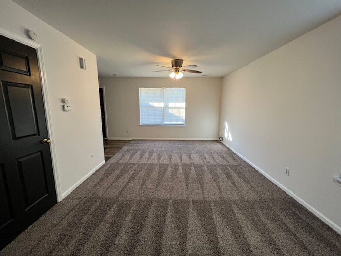 Foto principal - 3909-3911 Olympic Ct