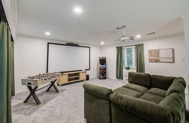 Foto del edificio - 5135 Westerham Pl