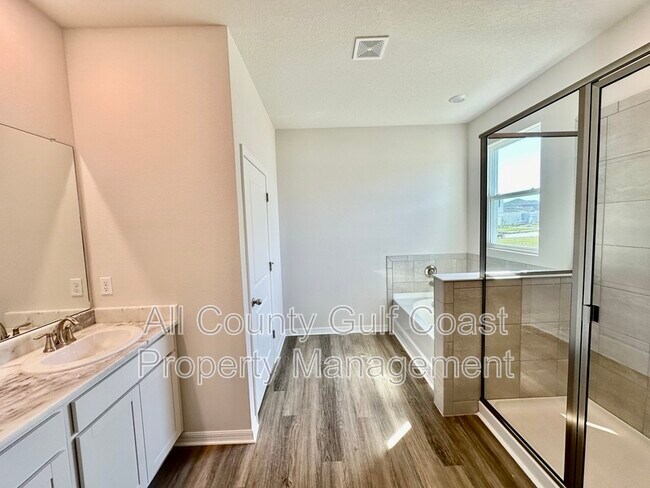 Building Photo - 10611 Eustis Dr