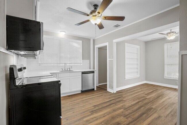 Building Photo - 38 Vaughn Dr