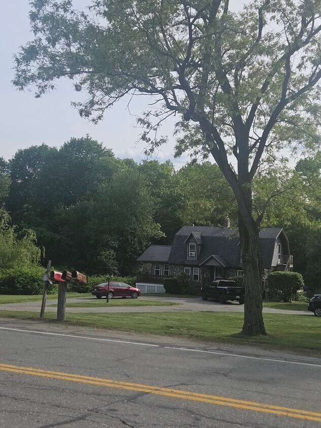 Photo - 143 Pollard St (North Billerica, MA)