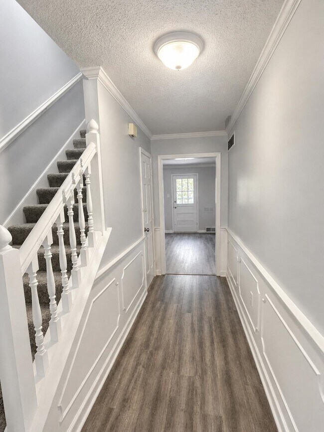 Foto del edificio - 1562 Holly Hill Dr