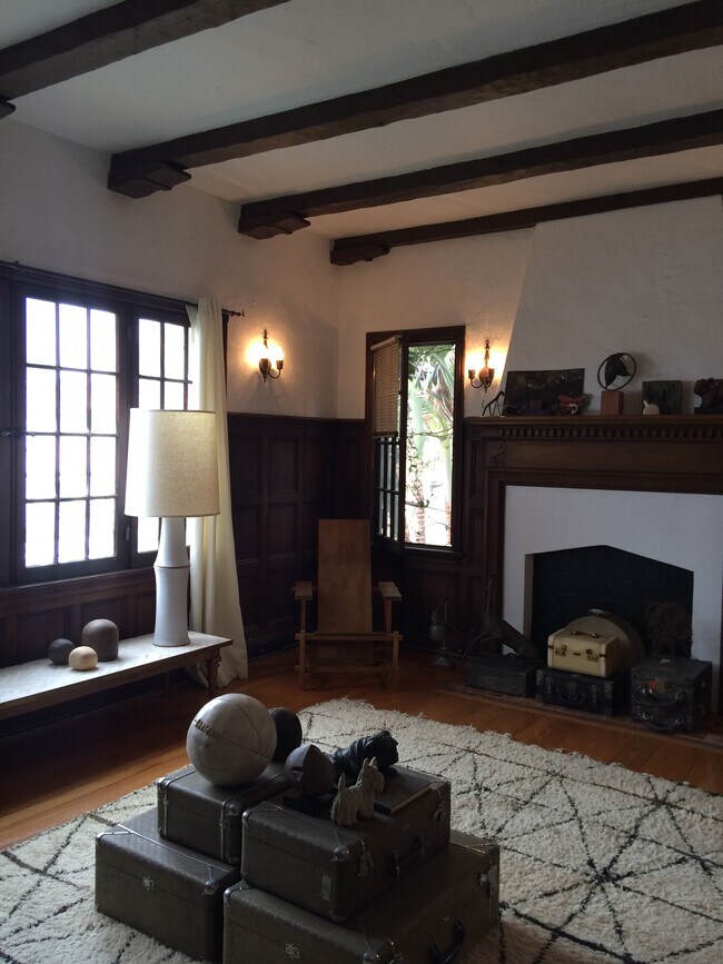 Foto del edificio - 425 N Sycamore Ave