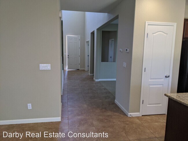 Building Photo - 4 br, 3.5 bath House - 1033 Clear Lake Drive