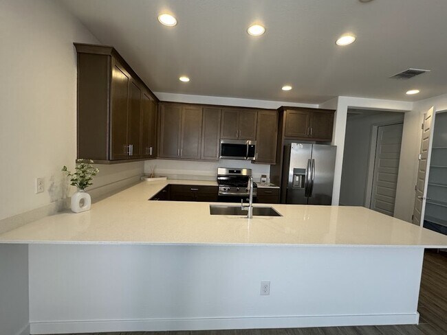 Foto del edificio - East Mesa New 4-bedroom
