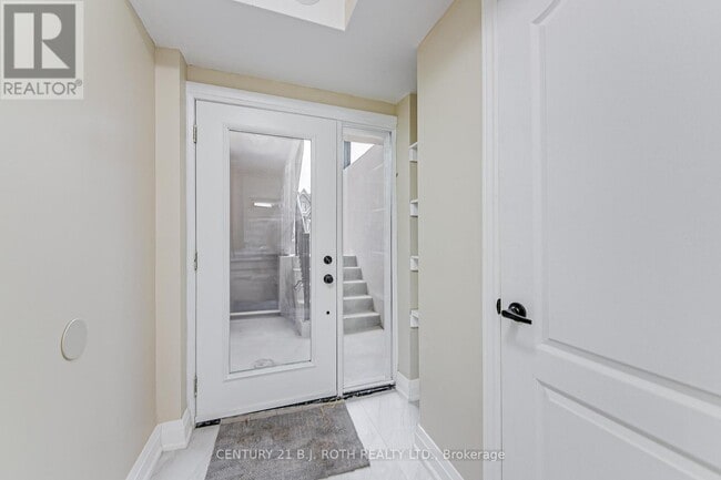 Building Photo - 98 Peel St