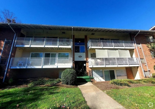 Building Photo - 5604 Crenshaw Rd