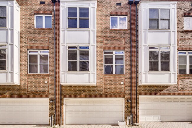 Building Photo - 1406 Benjamin St