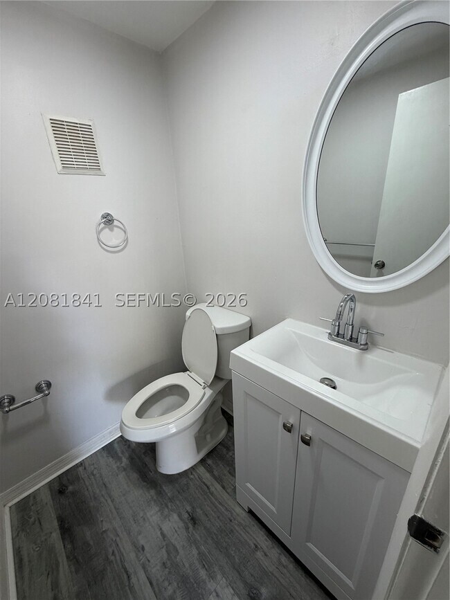 Foto del edificio - 9371 Fontainebleau Blvd