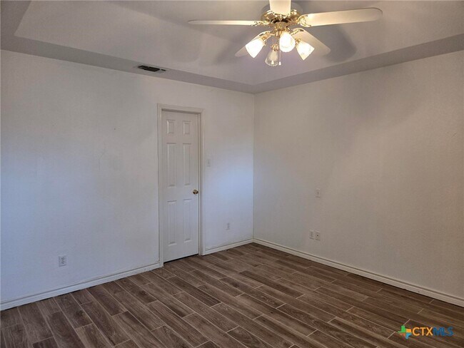 Building Photo - 120 Gardenridge Dr