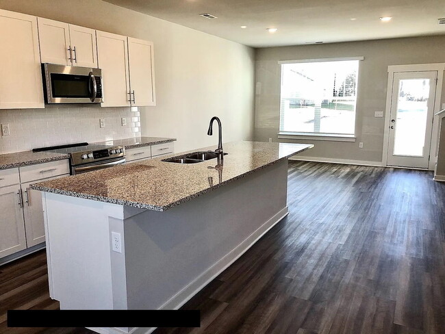 Building Photo - 1621 Tolkien Ave