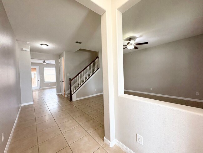 Foto del edificio - Gorgeous Lake View 3 BR 2.5 bath Luxury To...