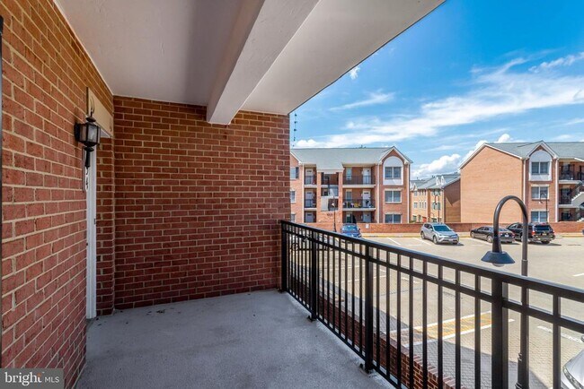 Foto del edificio - 6924 Fairfax Dr
