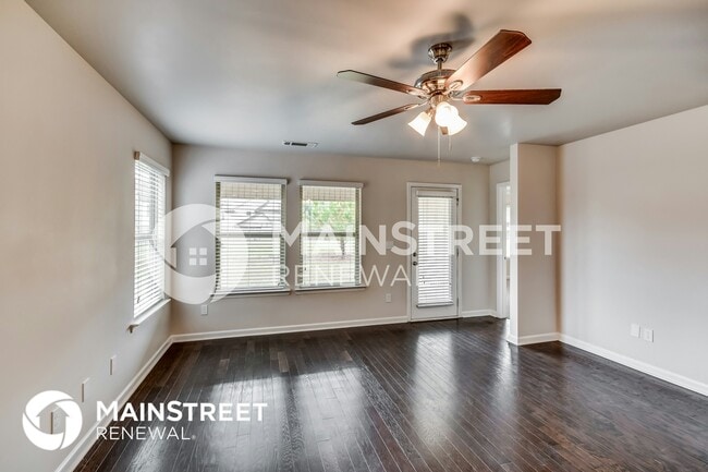 Foto del edificio - 6672 Woodford Ln