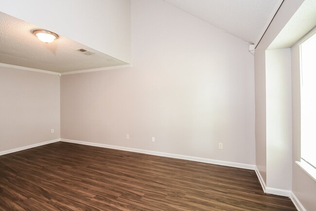 Building Photo - 7957 Lake Wind Ct