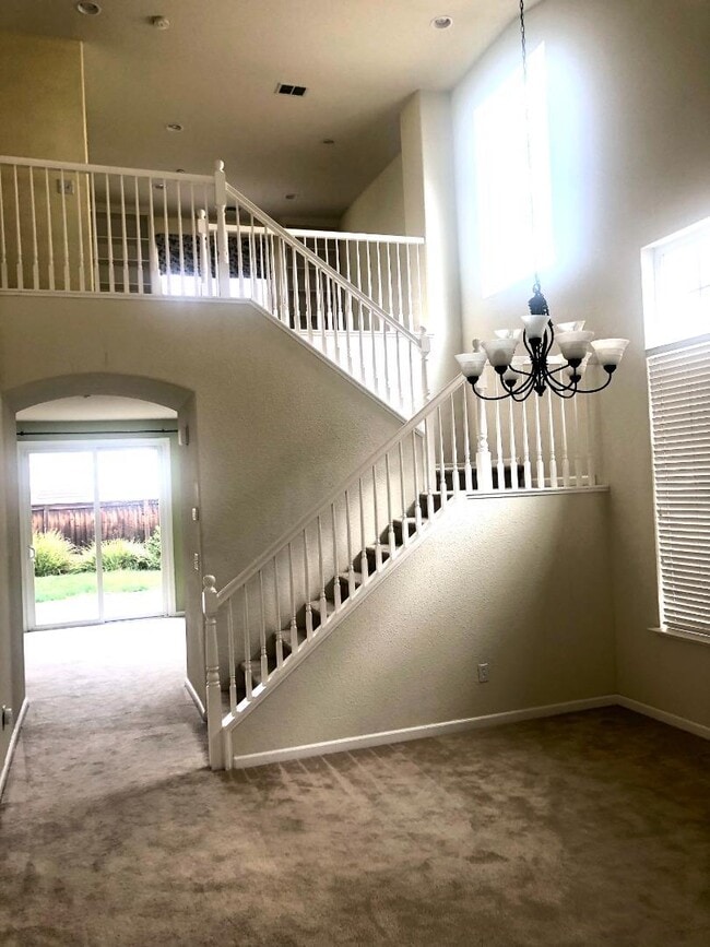 Building Photo - 2526 Albertine Ln