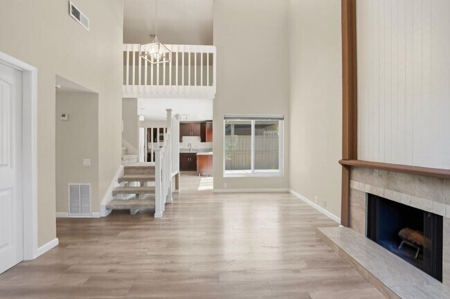 Foto del edificio - 8879 Hillery Dr