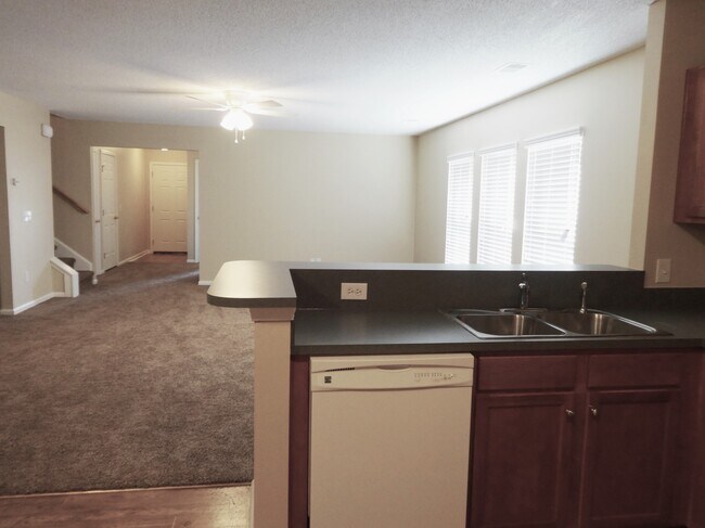 Building Photo - 1112 Moss Grove Dr