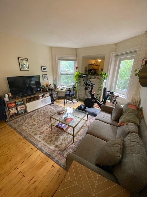 Foto del edificio - 1075 Beacon St